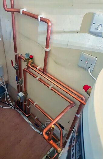 https://plumberbrabham.com.au/uploads/2025/06/hot-water-301986.jpg