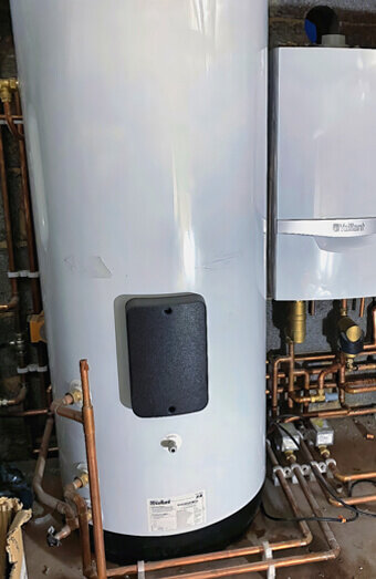 https://plumberbrabham.com.au/uploads/2025/06/hot-water-410504.jpg